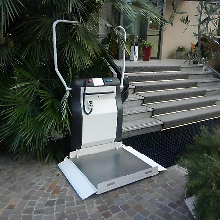Hotel Angelini Torbole Sul Garda Екстер'єр фото