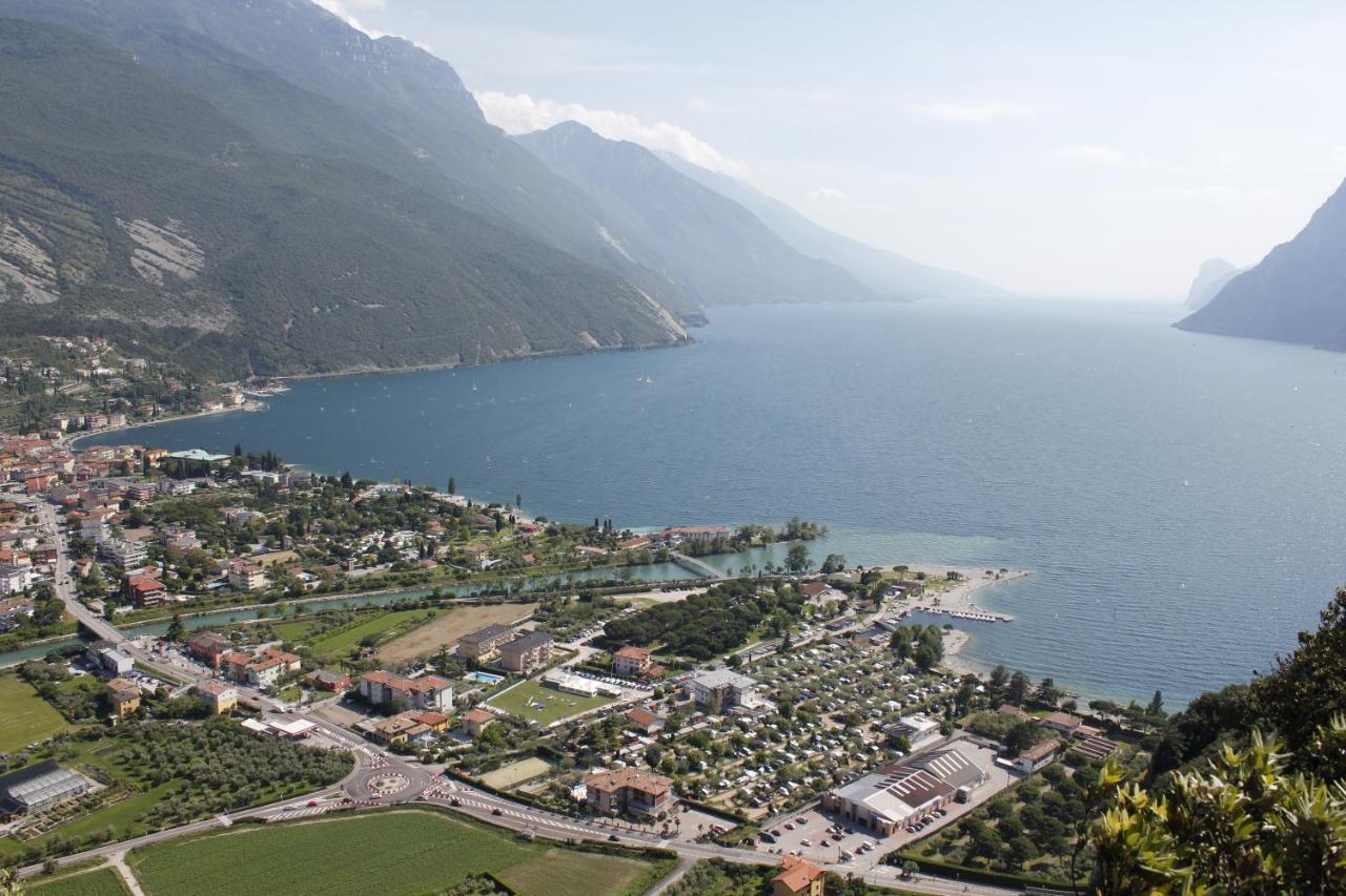 Hotel Angelini Torbole Sul Garda Екстер'єр фото