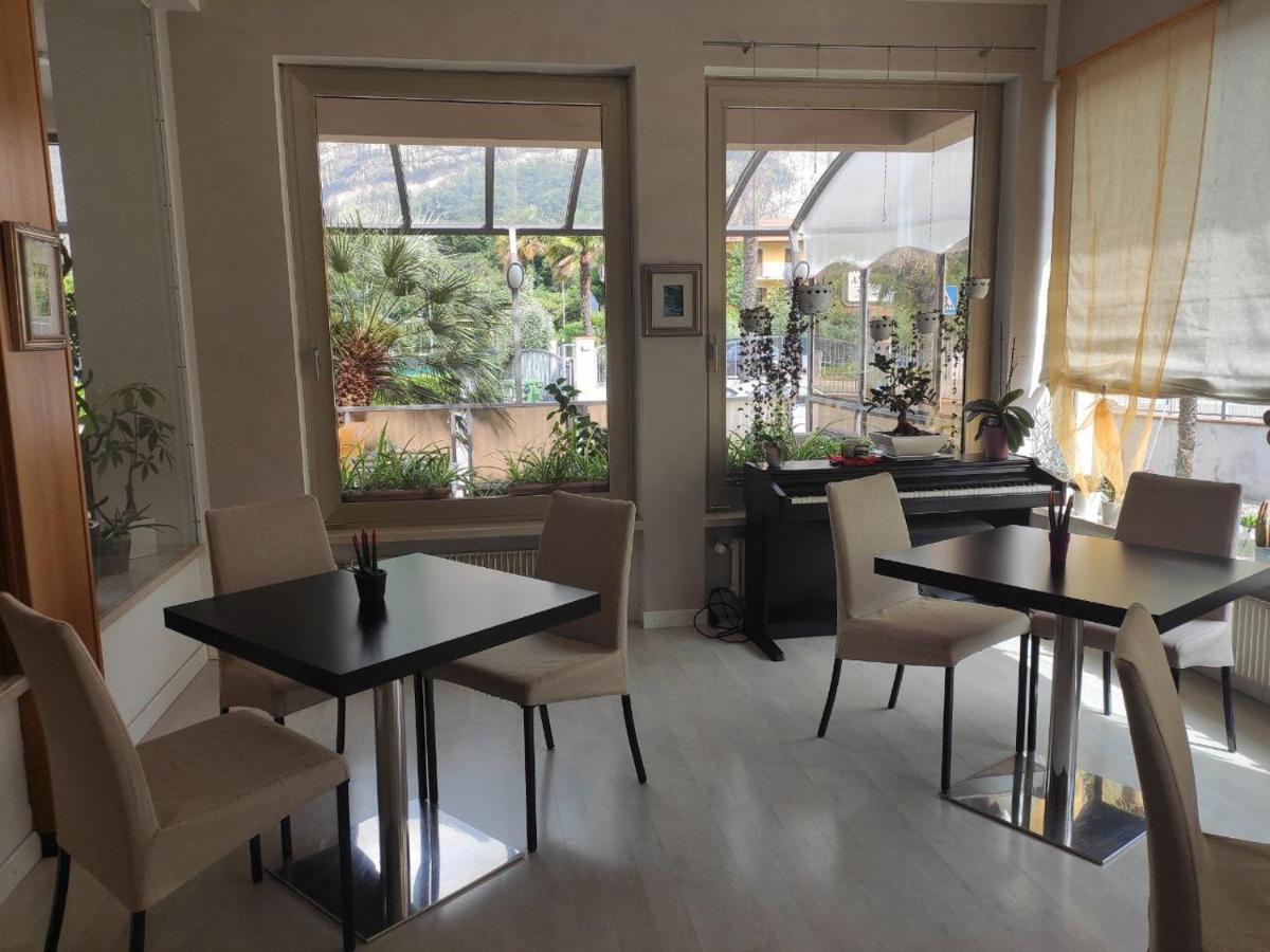 Hotel Angelini Torbole Sul Garda Екстер'єр фото