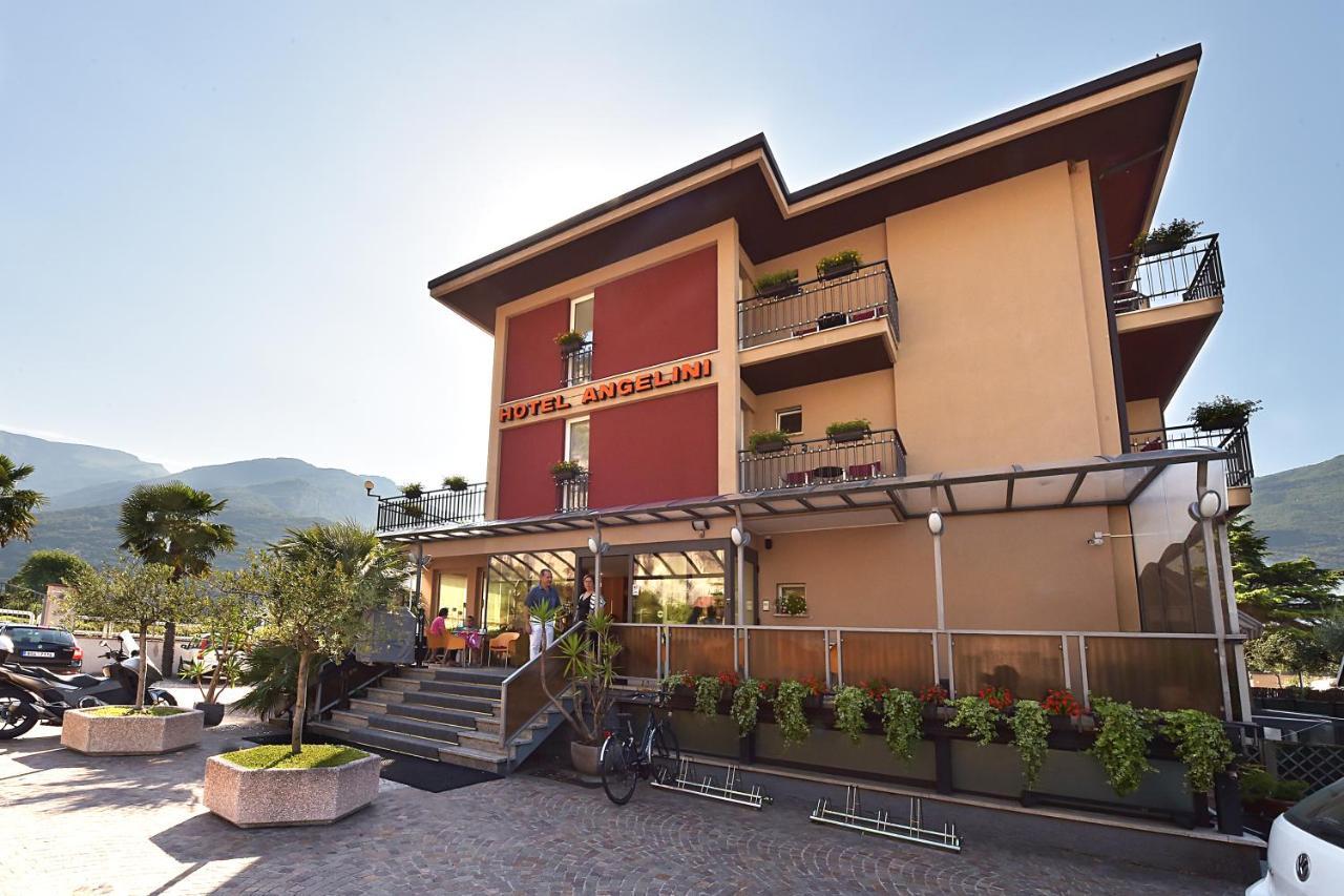 Hotel Angelini Torbole Sul Garda Екстер'єр фото