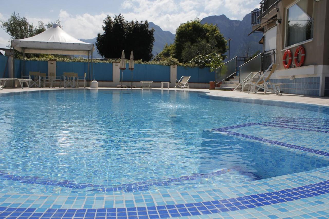 Hotel Angelini Torbole Sul Garda Екстер'єр фото
