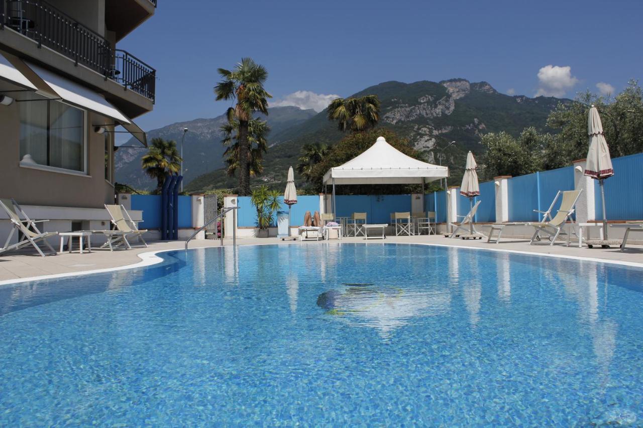 Hotel Angelini Torbole Sul Garda Екстер'єр фото