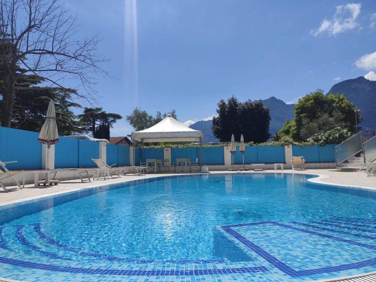Hotel Angelini Torbole Sul Garda Екстер'єр фото