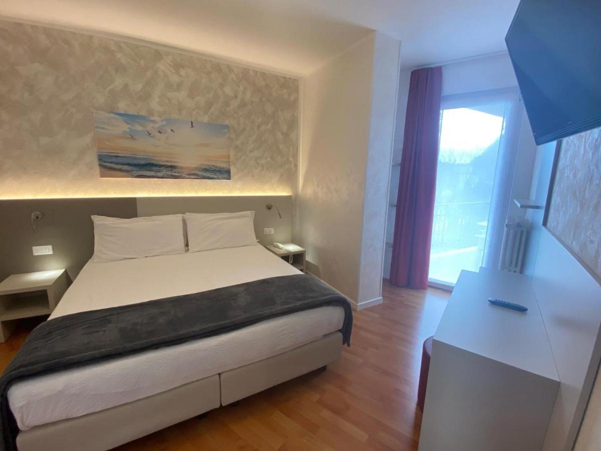 Hotel Angelini Torbole Sul Garda Екстер'єр фото