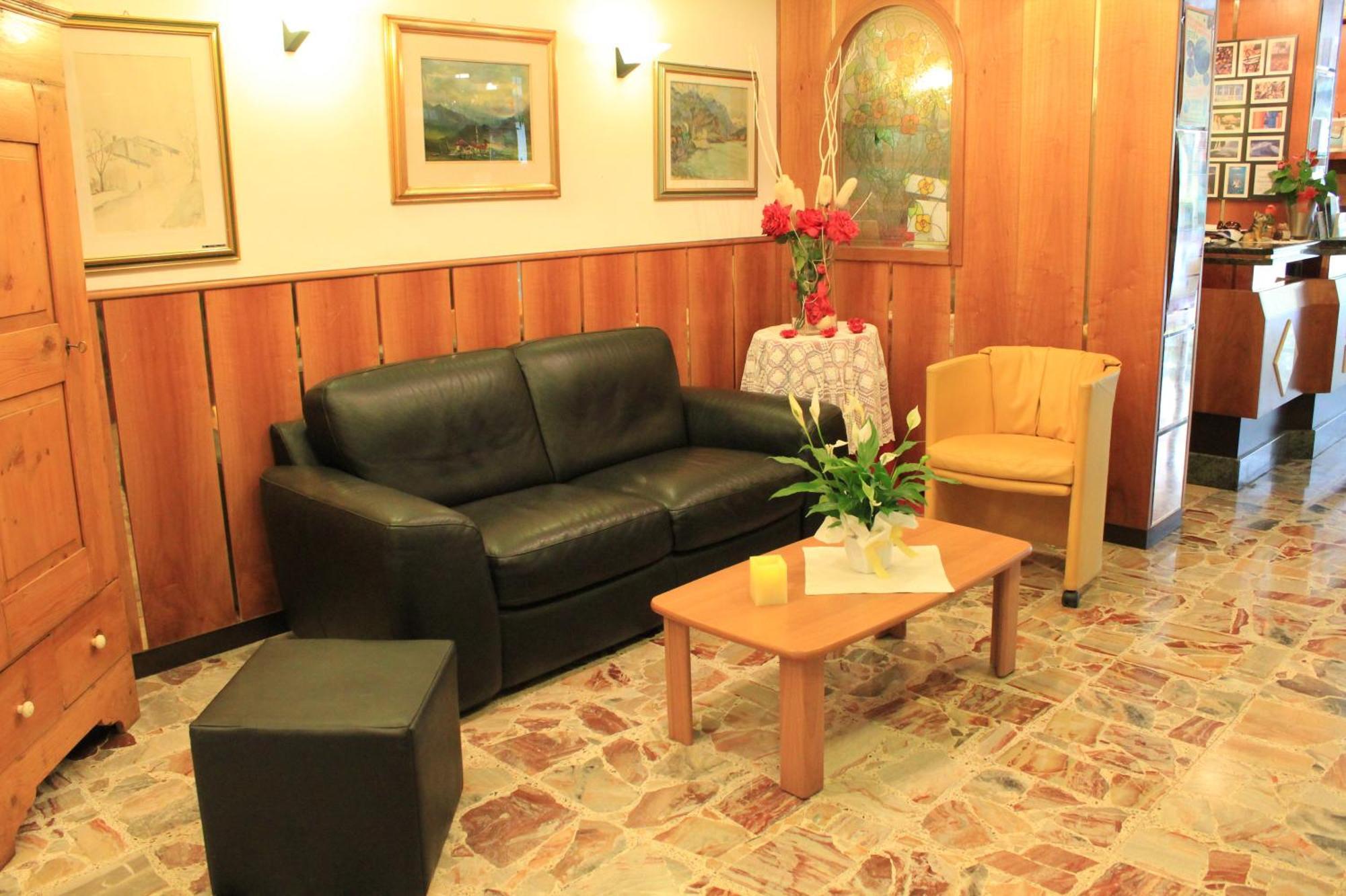 Hotel Angelini Torbole Sul Garda Екстер'єр фото