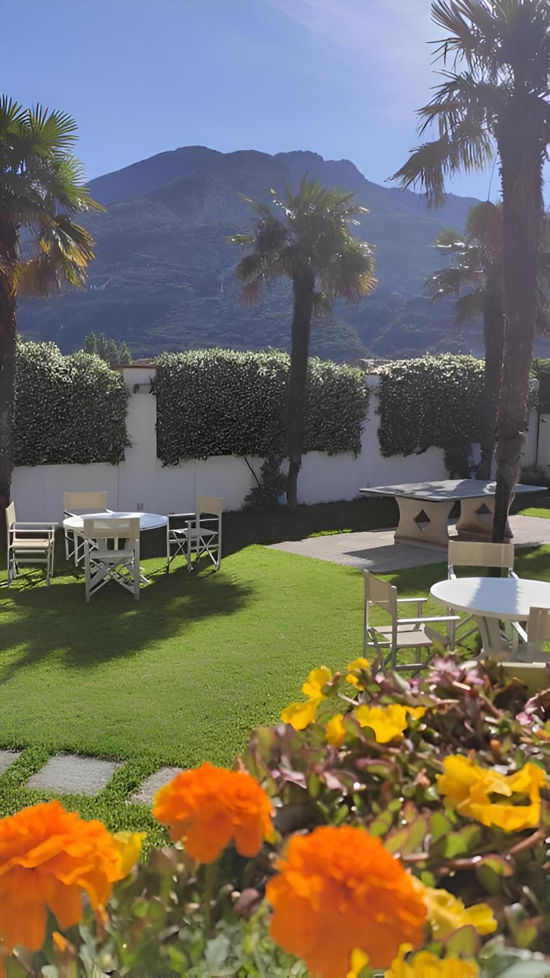 Hotel Angelini Torbole Sul Garda Екстер'єр фото