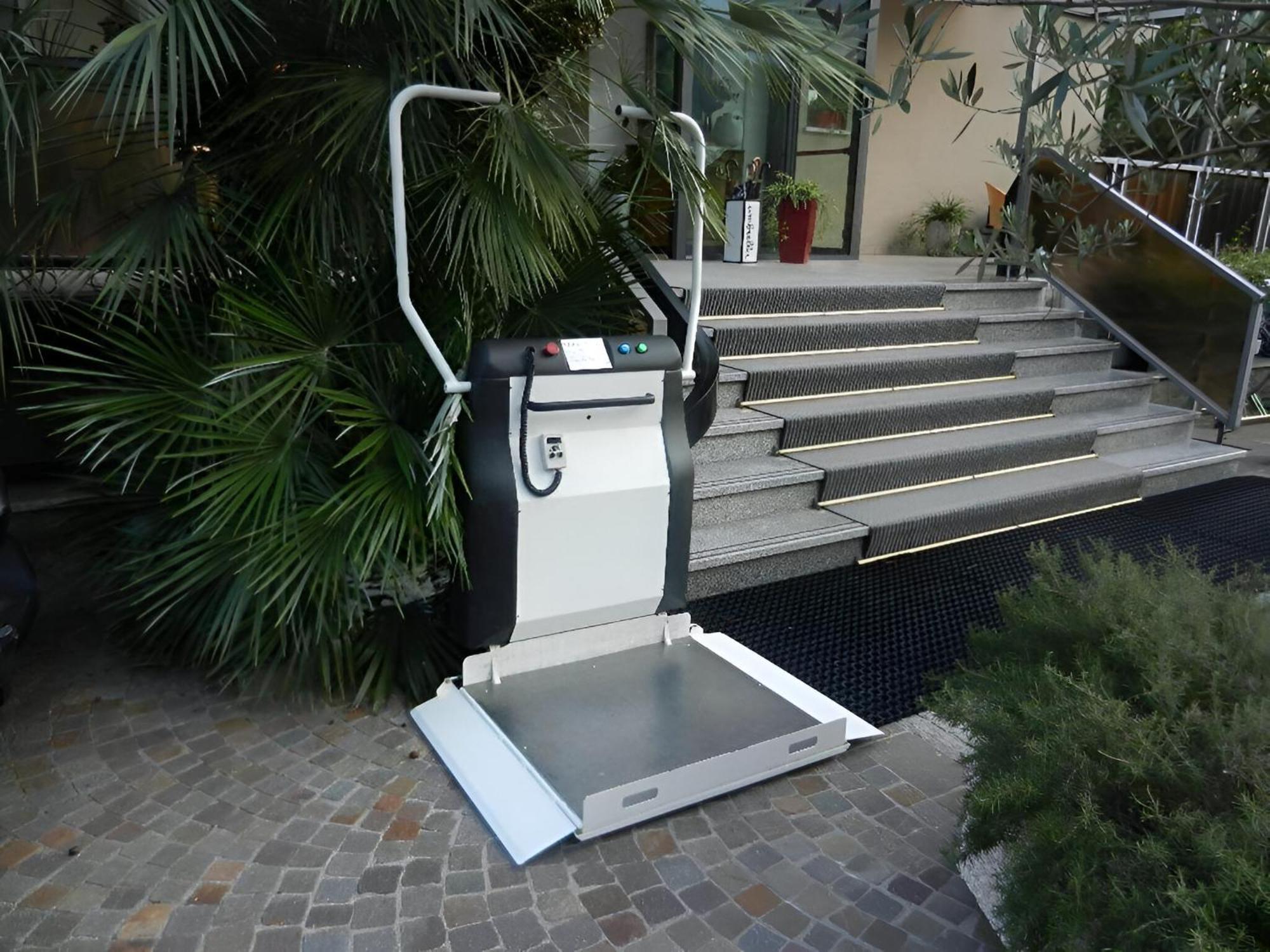 Hotel Angelini Torbole Sul Garda Екстер'єр фото