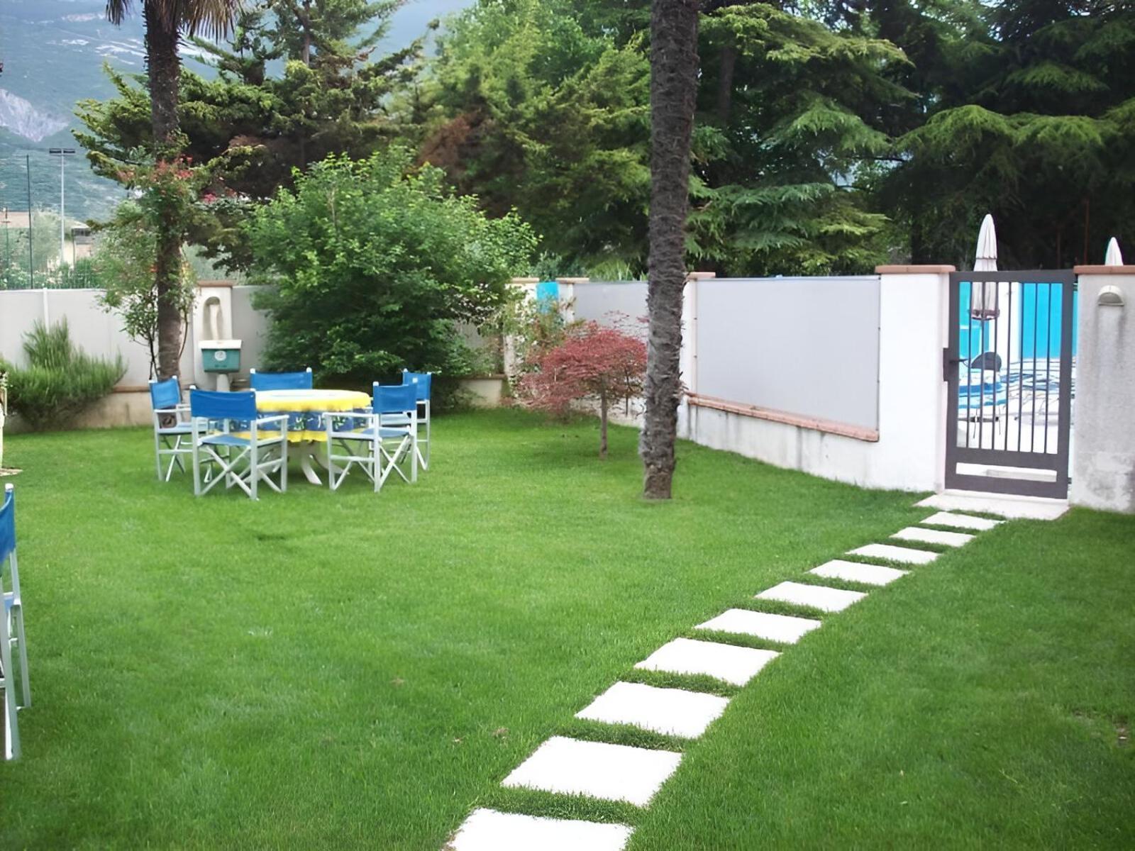 Hotel Angelini Torbole Sul Garda Екстер'єр фото