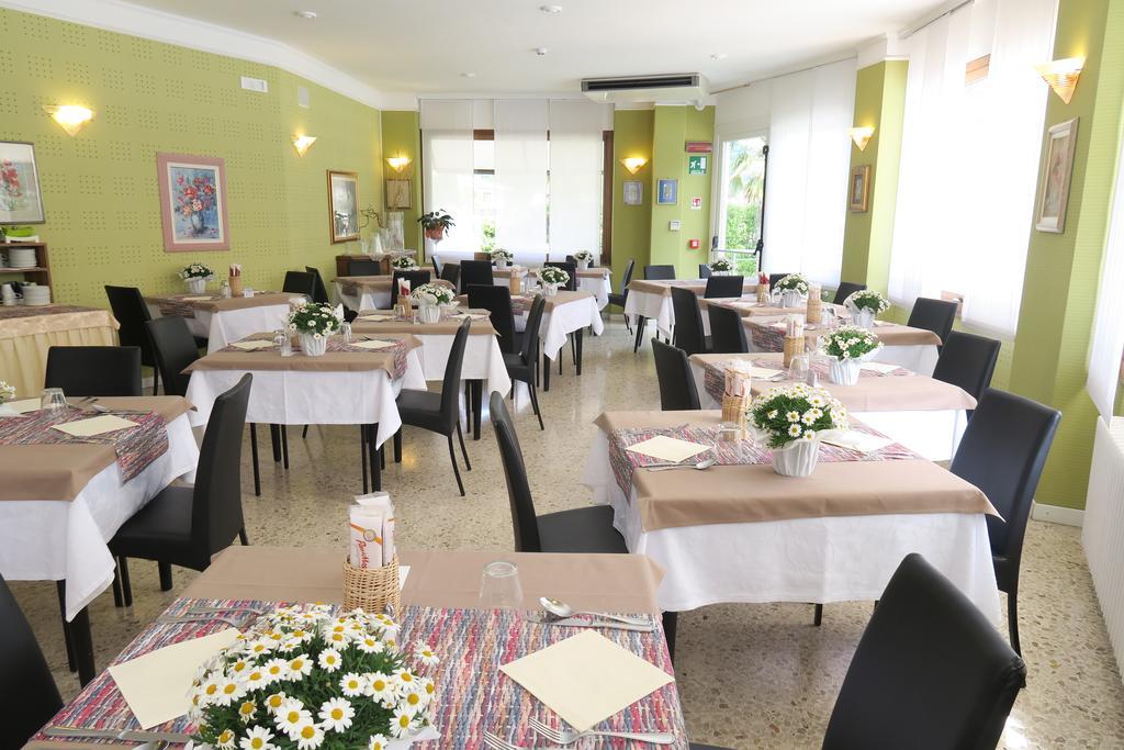 Hotel Angelini Torbole Sul Garda Екстер'єр фото