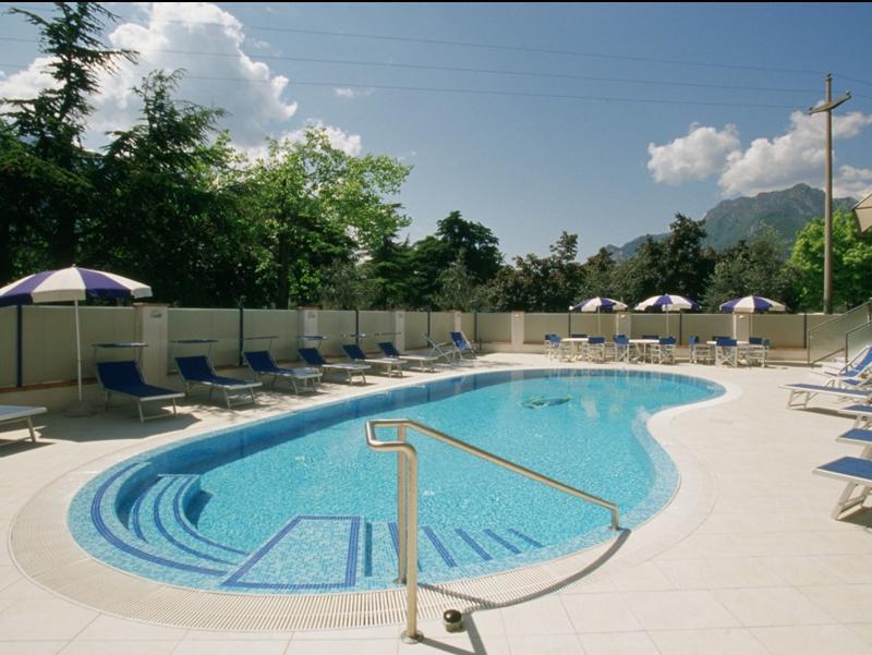Hotel Angelini Torbole Sul Garda Екстер'єр фото