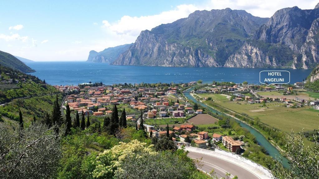 Hotel Angelini Torbole Sul Garda Екстер'єр фото