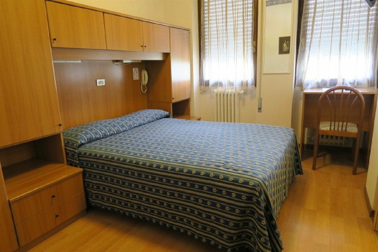 Hotel Angelini Torbole Sul Garda Екстер'єр фото
