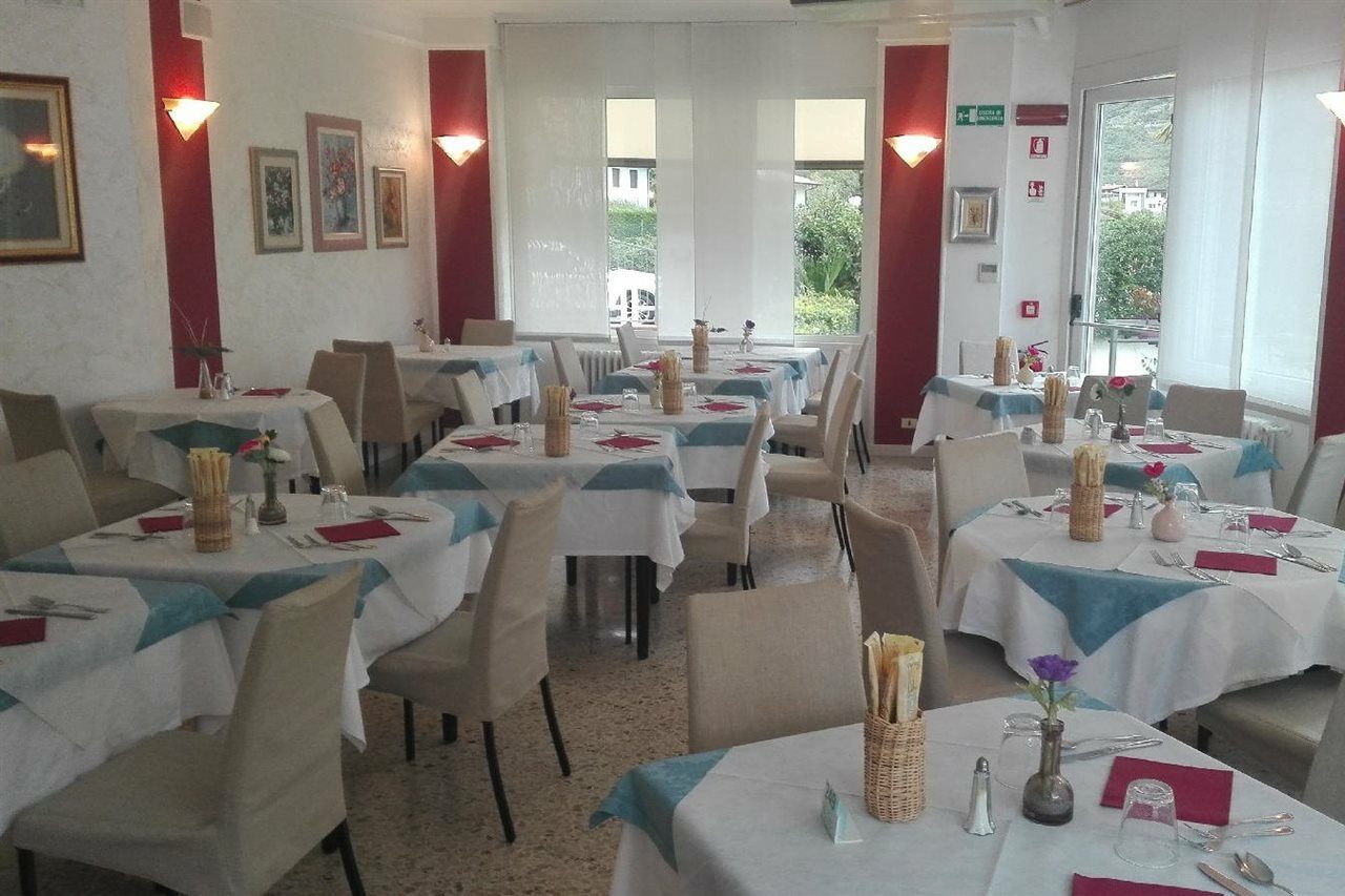 Hotel Angelini Torbole Sul Garda Екстер'єр фото