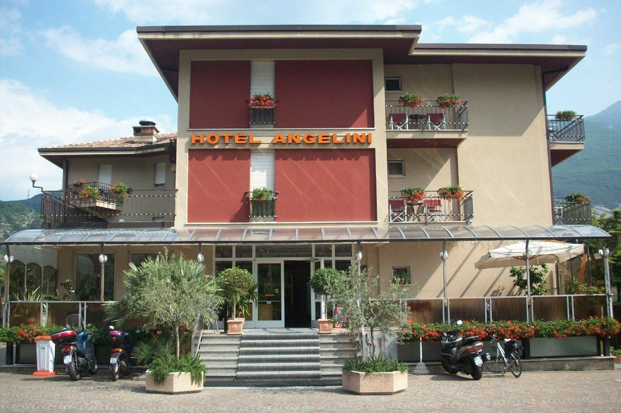 Hotel Angelini Torbole Sul Garda Екстер'єр фото